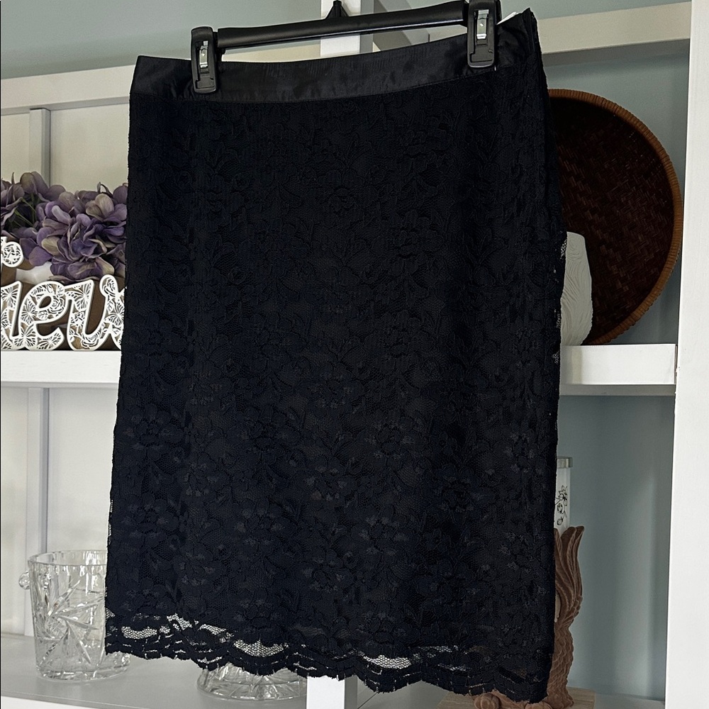 Bundle 5 items @ 25$, pay only 75$ - Elegant Black Lace & Satin Skirt